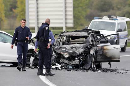 VIDEO Sudarili se kod Zaprešića, jedan auto izgorio: 'Užas! Ljudi trčali s vatrogasnim aparatima'