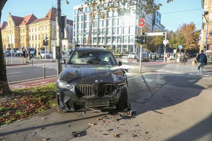 FOTO Kaos u centru Zagreba: Tri auta se sudarila na raskrižju