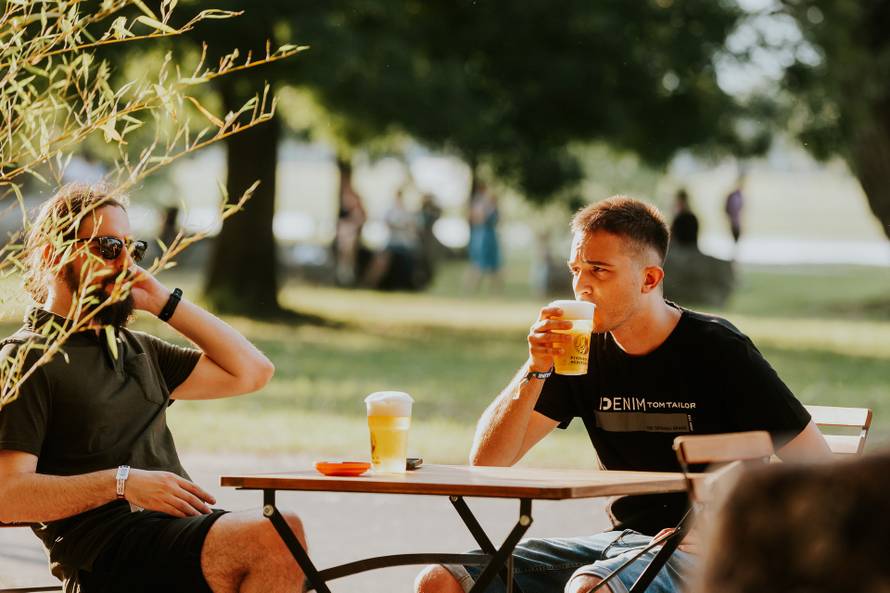 I dobra mjuza i dobro pivo