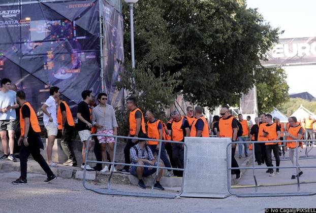 Split: Dolazak posjetitelja na stadion Park Mladeži na kojem započinje Ultra 2025.