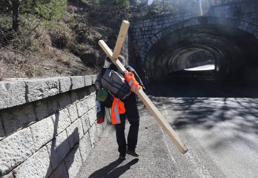 'Ako nemamo za djecu, onda ne možemo ni kupovati avione'