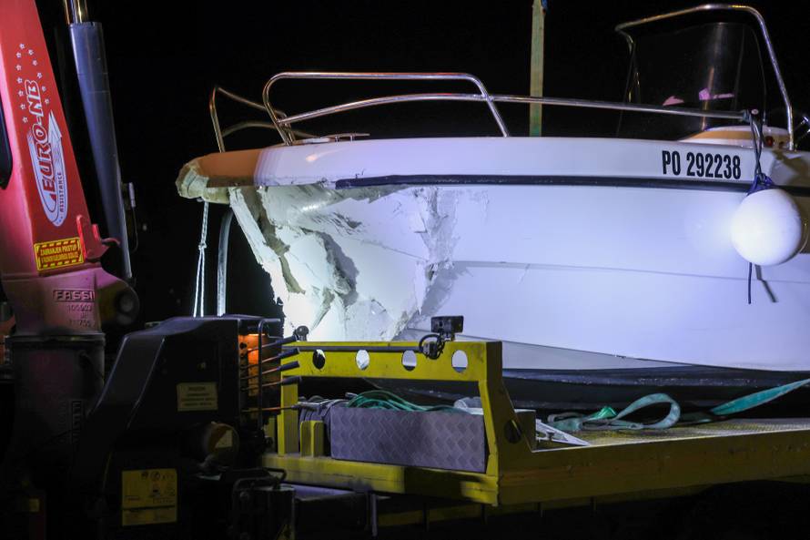 Rovinj: Gliser se zabio u rivu