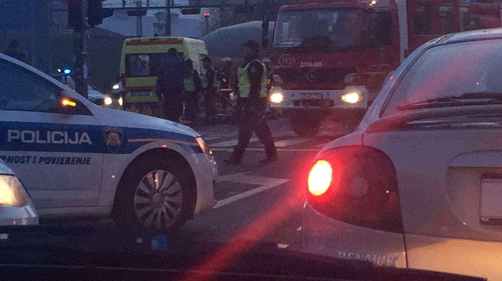 Horor u Zagrebu: Mopedist je završio pod kotačima kamiona