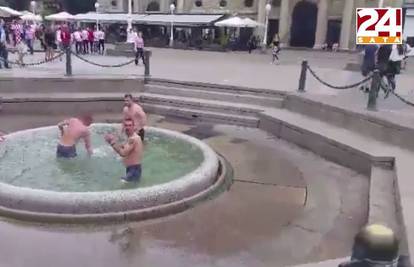 Pogledajte 'ludnicu' na Trgu: Slavlje i kupanje u Manduševcu