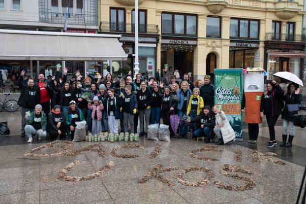 Zagreb: Akcija Čistećih medvjedića, skupili su 100.000 čikova