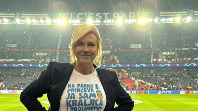 Kolinda na Parku prinčeva u majici 'Ja sam kraljica i boli me pipi.' Gledala Messija i Nemyara