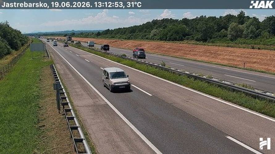 FOTO Skratili petak i požurili na produženi vikend: Ogromna gužva kod Lučkog prema moru