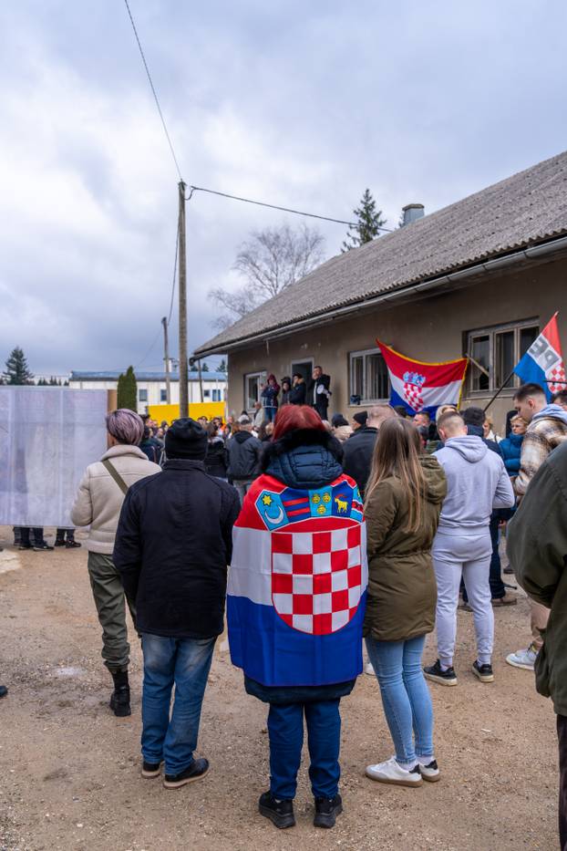 U Gospiću održan prosvjed radi odlaganja opasnog otpada 