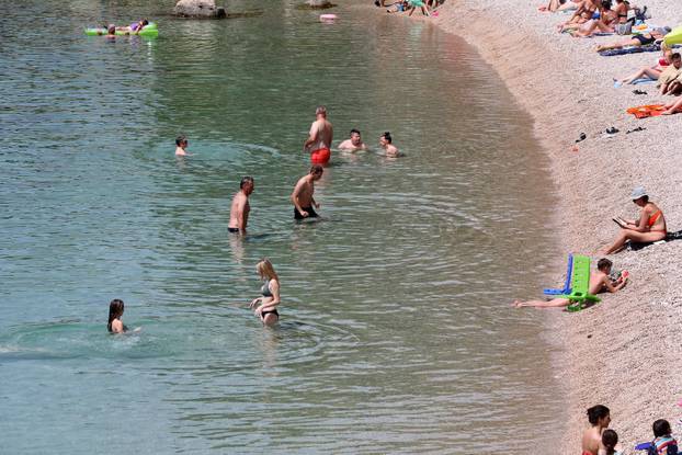 Rijeka: Kupaci na plazi Nova voda