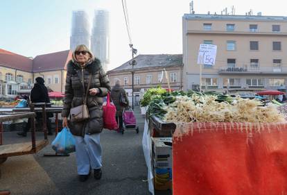 FOTO Gužve na Dolcu i danas!  Kiseli kupus najtraženija roba