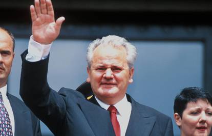 Prije 15 godina umro je zločinac Slobodan Milošević. Pokopali su ga u dvorištu ispod stare lipe