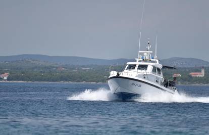 Nastavili potragu za dvojicom ribara iz Umaga: 'Puhala je jaka bura, brod im je visio na stranu'