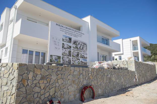 Kompleks Vila koji se gradi u Dračama, jednu od vila gradi i Halid Bešlić