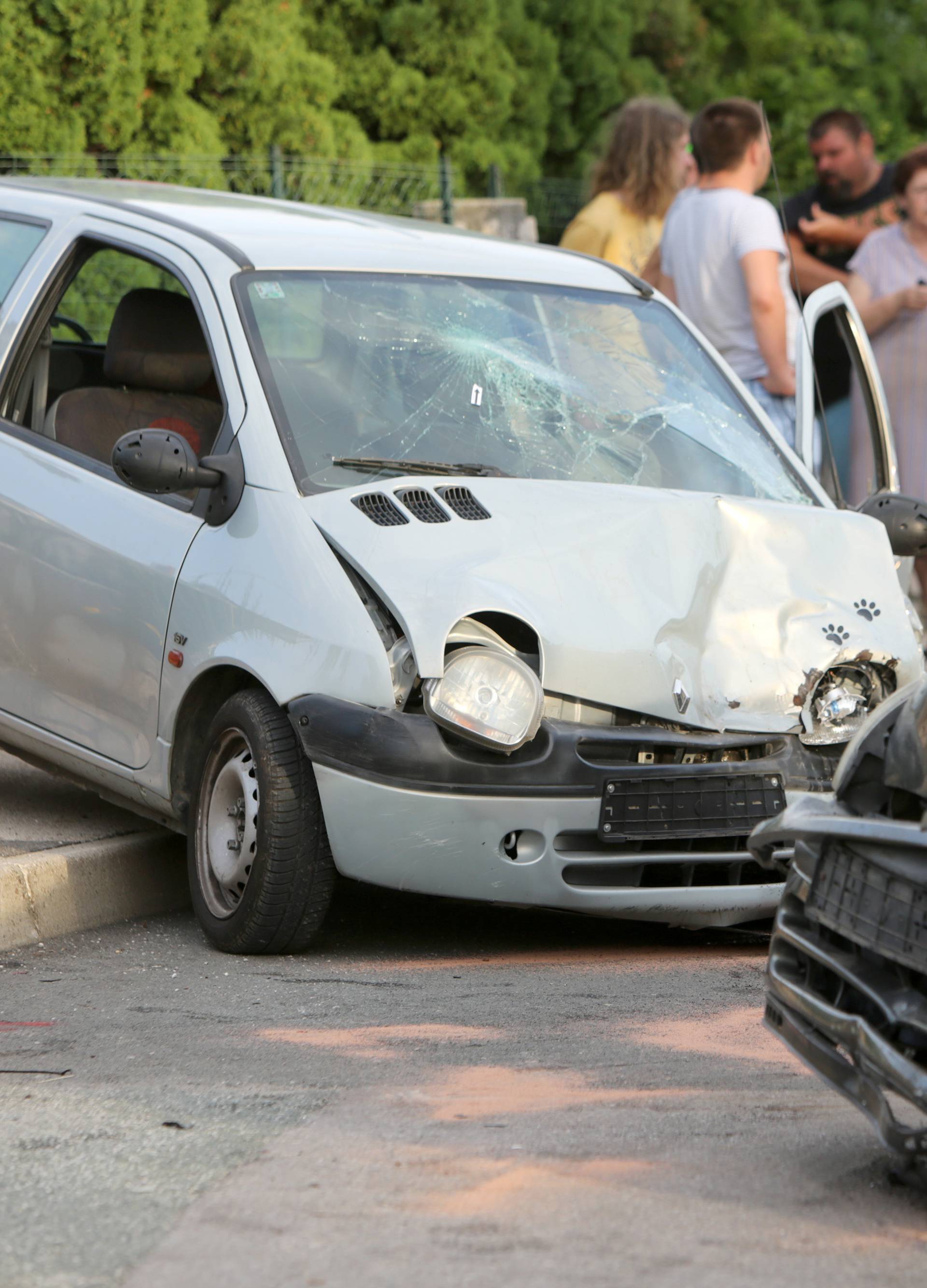 Četvero ljudi je ozlijeđeno u sudaru dva automobila u Rijeci