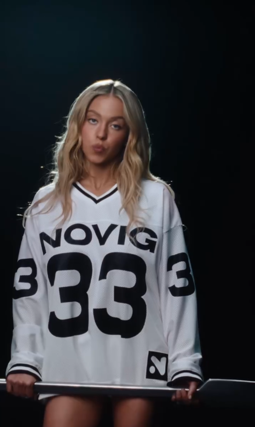 Sydney odgovorila na kritike zbog golotinje u sportskoj reklami: Objavila je nove fotke!