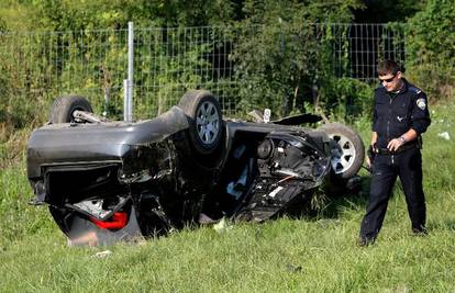 Autom sletio s autoceste, dvoje ozlijeđenih u bolnici