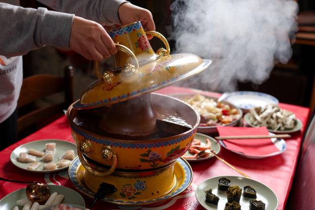 Zagreb: Kineski restoran i čajana Jing Yuan Teahouse u Gajnicama