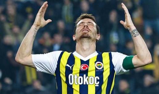 MEGA SKANDAL  Vi&scaron;e od 1000 igra&ccaron;a u Turskoj suspendirano! Livakovi&cacute;ev suigra&ccaron; u zatvoru