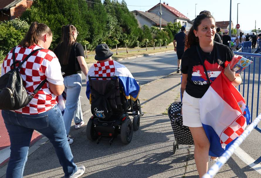 Fanovi se okupljaju u Zaprešiću uoči Thompsonova koncerta