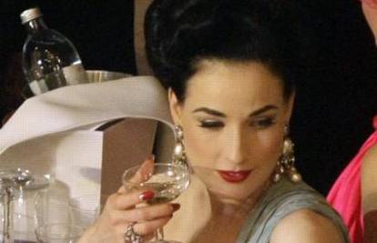 Seksi Dita von Teese i nogometaši na Opera balu