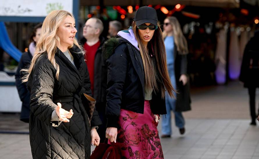 Zagreb: Olja Vori u društvu prijateljica prošetala gradom