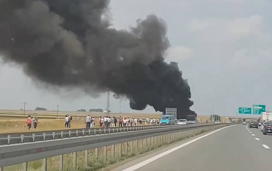 'Odjednom je planulo, vozač je stao, a mi spašavali žive glave'