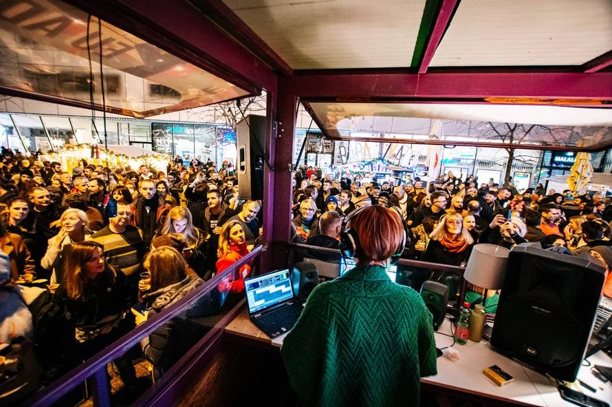 EU Advent na Europskom trgu: Urban, DJ, mnogi izvođači  i veliki doček Nove godine...