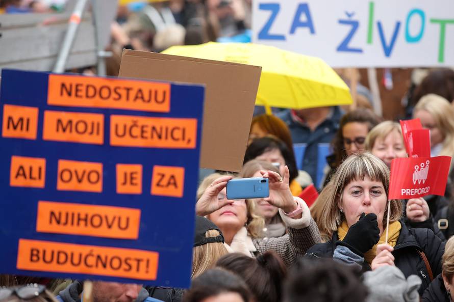'Dosta je!' Najsnažnije poruke koje su učitelji poručili Vladi