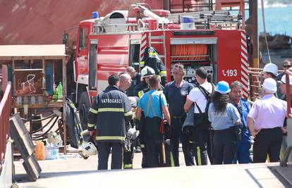 Ugašen požar u 'Brodotrogiru', dvoje vatrogasaca ozlijeđeno