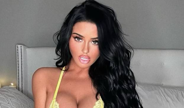 Ona je kraljica oblina! Nekad je trčala za loptom, a danas za njom trče milijuni fanova...