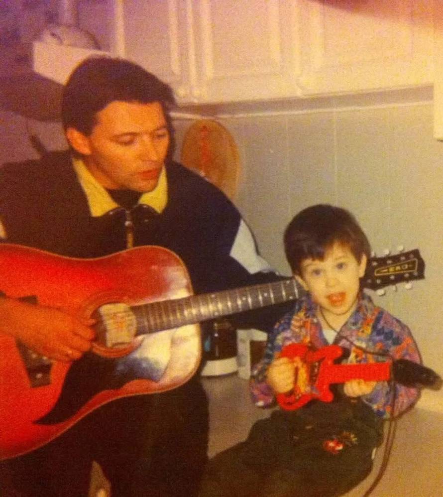 Znaš li tko sam? Kao dječak je pokorio Eurosong pa zatim osvojio cijeli svijet glazbom