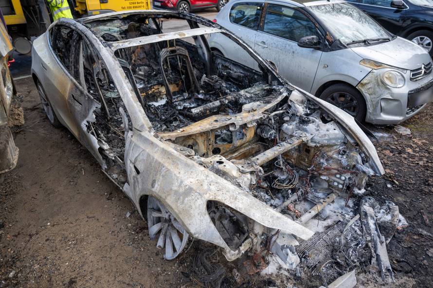 Burnt-out Teslas in Berlin