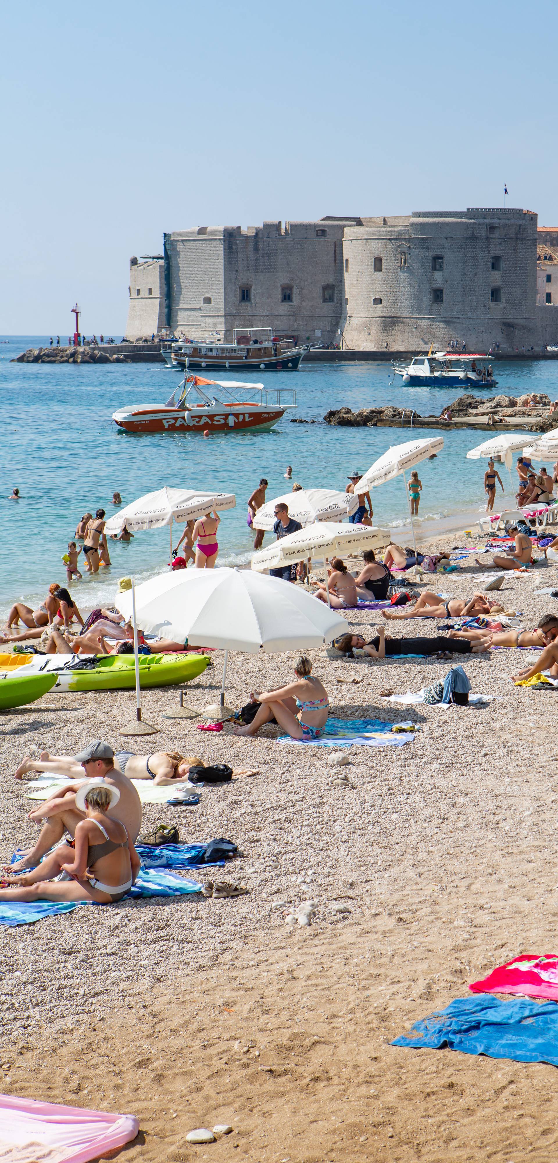 Dubrovnik: Zbog visokih temperatura mora, plaÅ¾e joÅ¡ uvijek pune