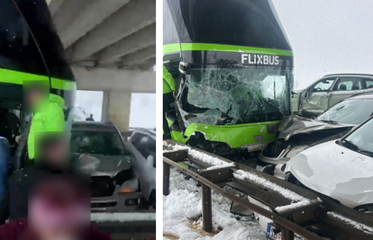 VIDEO Lančani sudar na A1: Kod Gospića autobus naletio na dva auta, a onda još trojica na njih