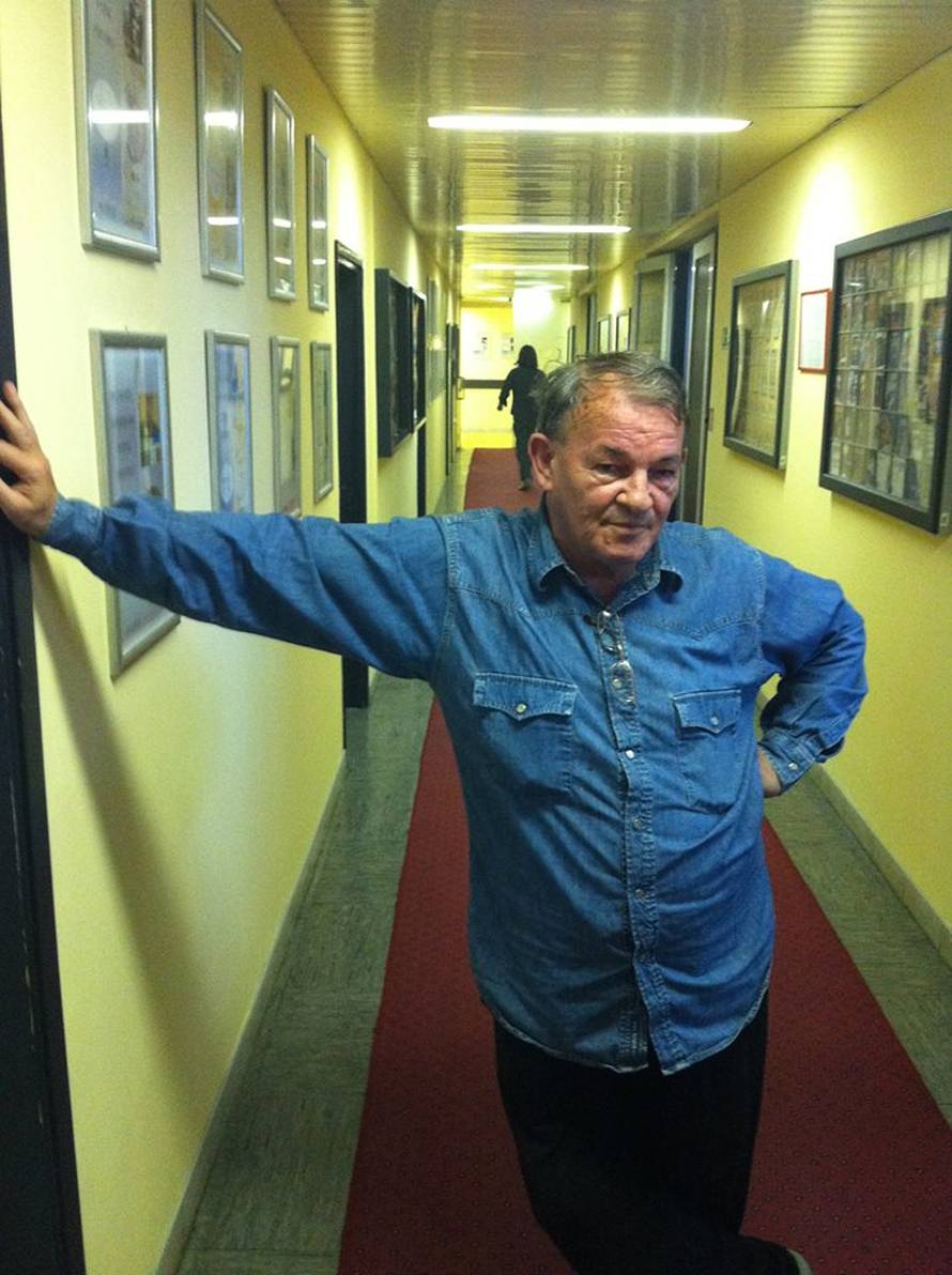 Autor Mišinih hitova završio je u bolnici: Srušio se u nesvijest