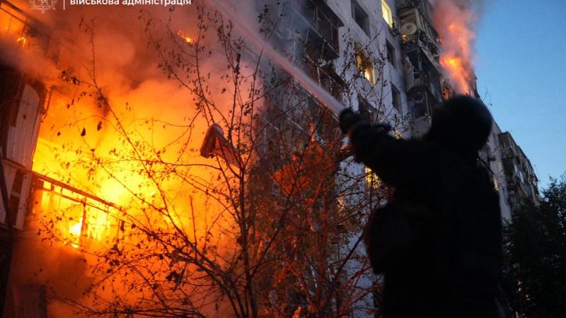 FOTO Žestok noćni udar  Rusa na Ukrajinu, srušene zgrade, 20 ranjenih. Poljska digla avione