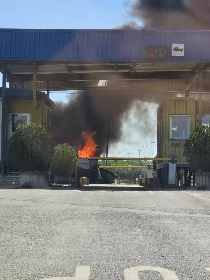 Policija o detaljima požara na Jakuševcu: Još se ne zna uzrok buktinje glomaznog otpada...