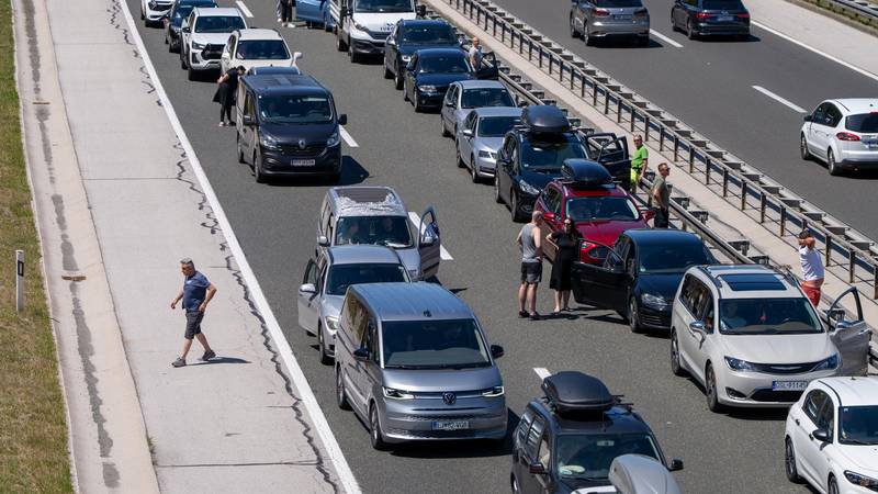 Prometni kolaps! Golemi zastoji na A1, čak 9 km kolone zbog nesreće kod Bosiljeva...
