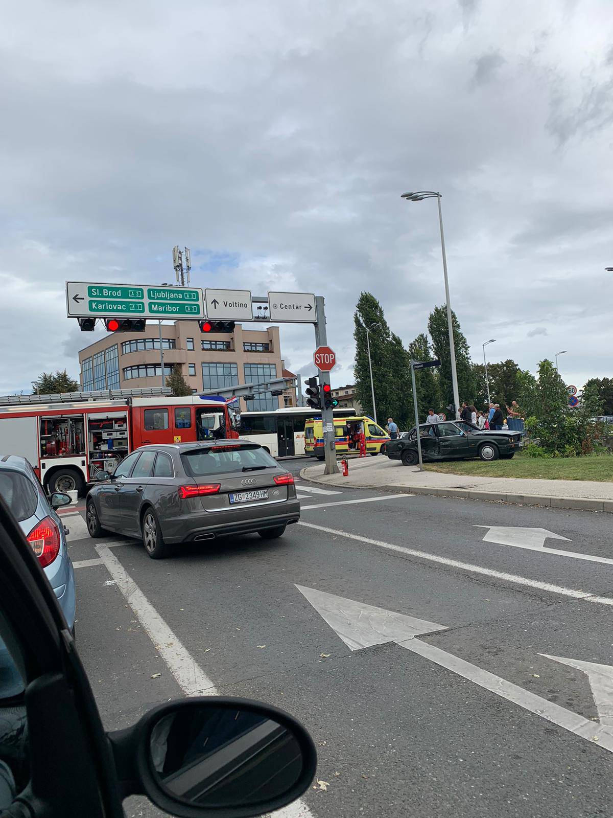 Sudarili se Porsche i BMW u Zagrebu, ozlijeđeno dvoje ljudi