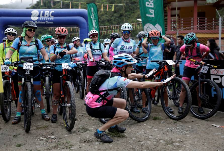 Neustrašiva baka (70) biciklom pokorila bolivijsku Cestu smrti