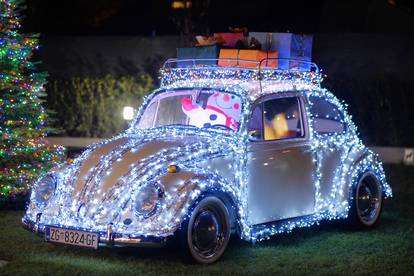 Iza dječjeg igrališta u Zagrebu pažnju plijeni vesela VW buba