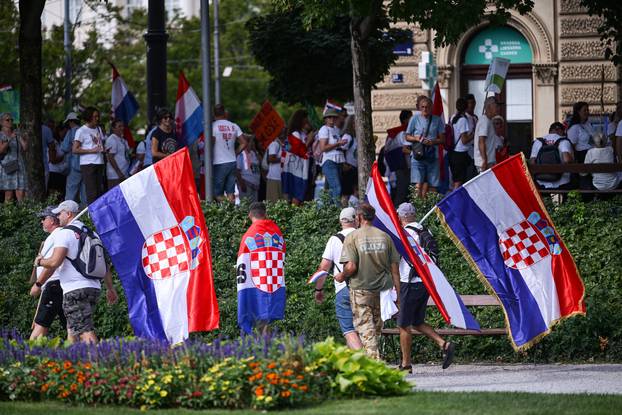 Zagreb: Okupljanje prosvjednika Hodaj za Liku, hodaj za Hrvatsku