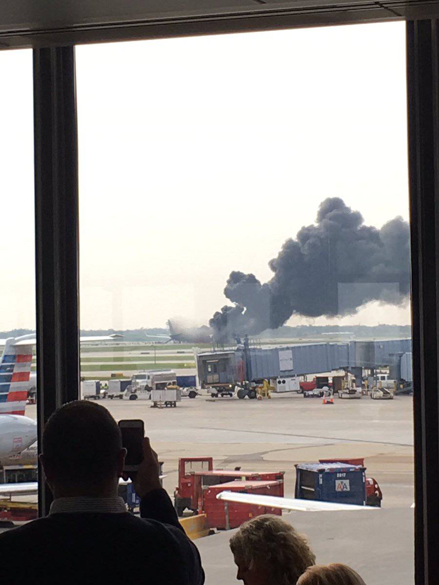 Avion sa 170 ljudi zapalio se pri polijetanju, 20 ozlijeđenih