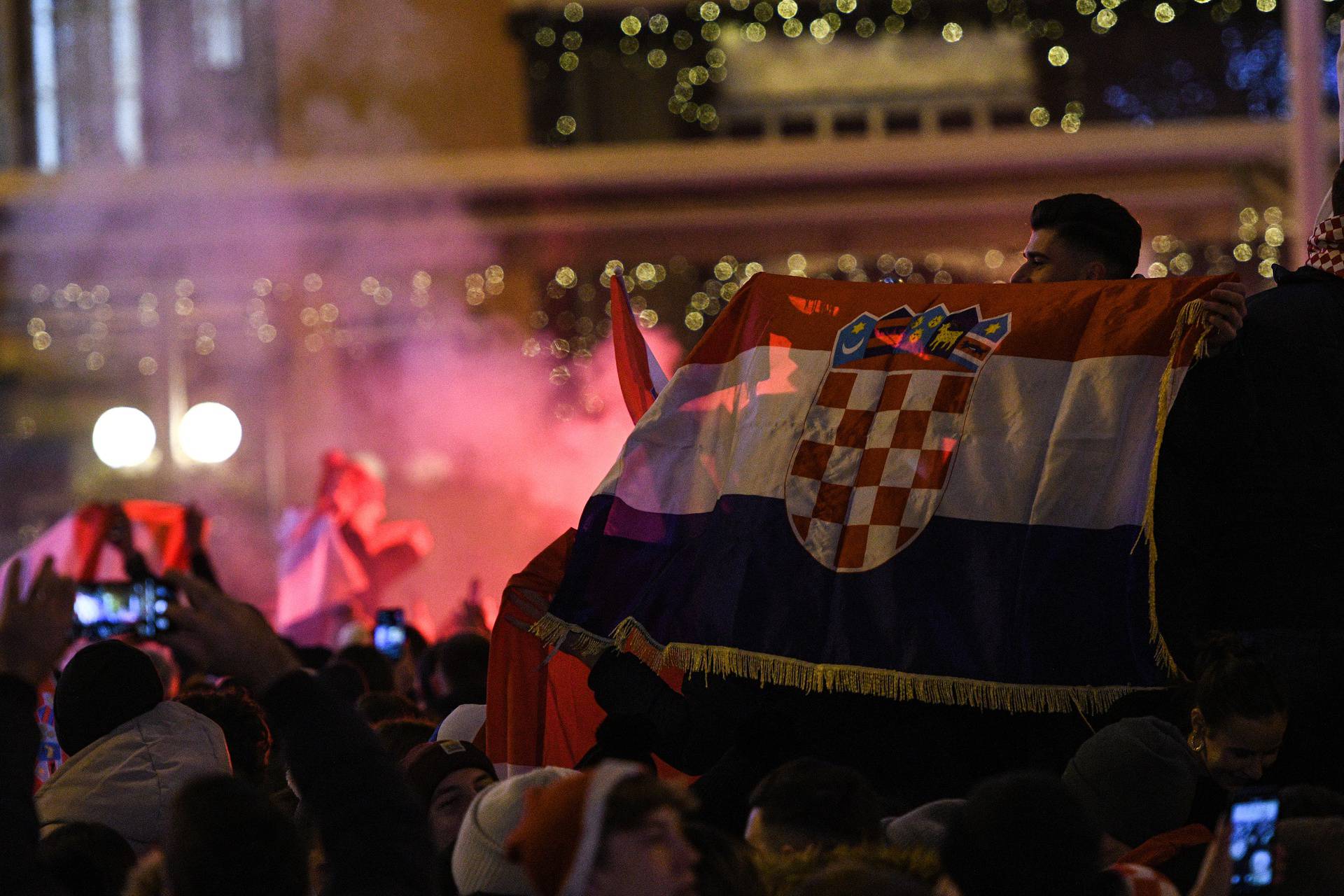 Zagreb: Veliko slavlje navijača na trgu nakon osvojene bronce na Svjetskom prvenstvu u Kataru