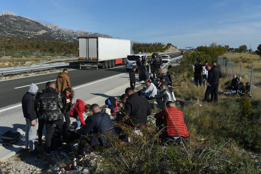 Kod odmorišta Jasenice na autocesti A1 autobus izletio s ceste