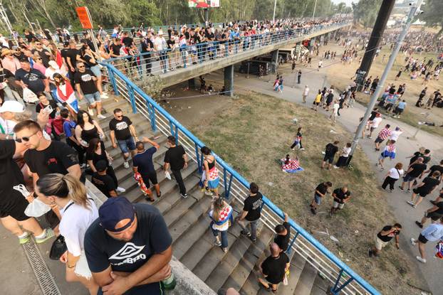 Zagreb: Stvaraju se ogromne gužve na samom ulazu na koncert Thompsoona