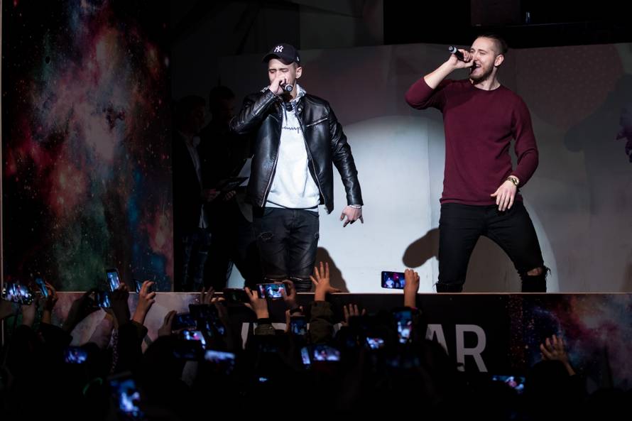 Bruno je novi Videostar: Cure su se gurale da mu priđu bliže