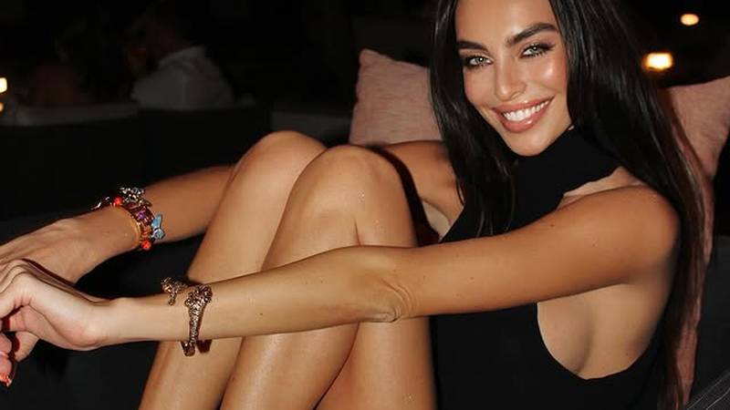 FOTO Modna dizajnerica koristi Instagram kao modnu pistu, dok ne pozira u badiću na plaži