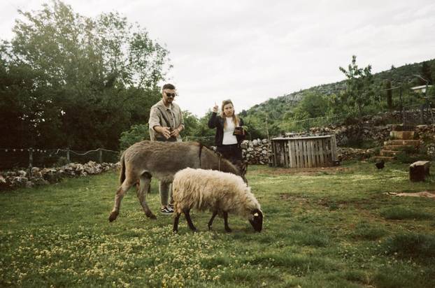 FOTO Farma blizu Splita na kojoj možete ručati među knjigama i družiti se sa životinjama