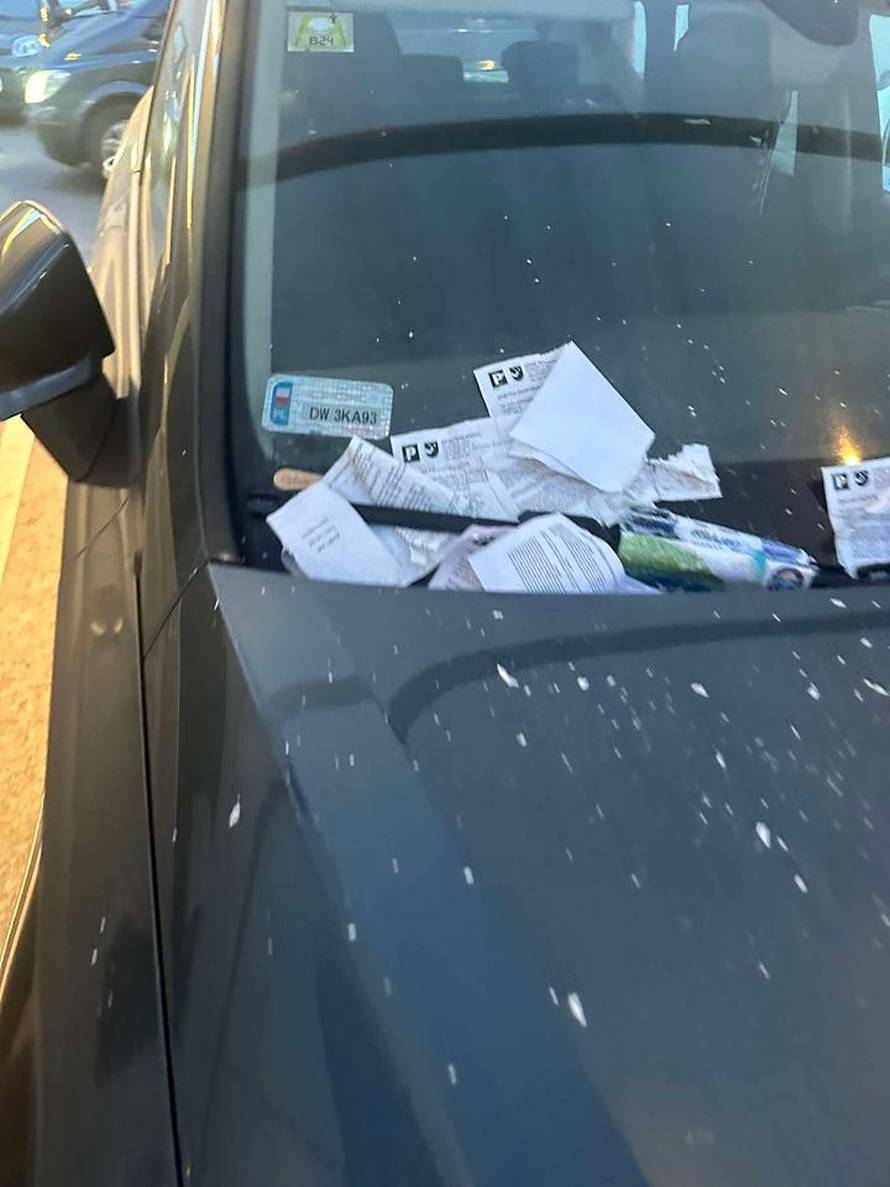 Mora skupit sve! Poljakinji samo stižu kazne za parkiranje, ostavila je i poruku kraj stakla